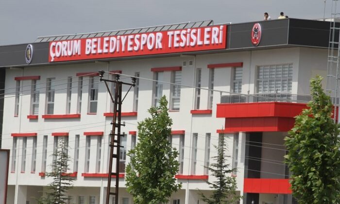 BELEDİYESPOR TESİSİNE DEV TABELA