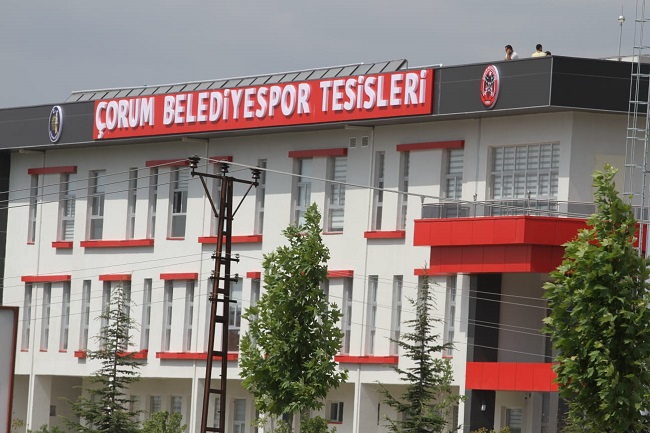 BELEDİYESPOR TESİSİNE DEV TABELA