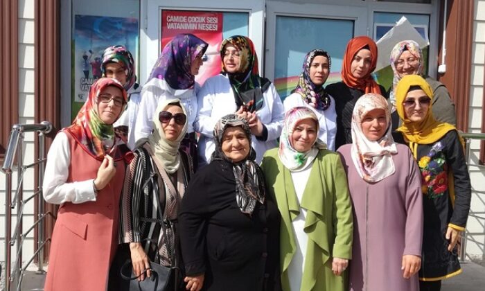 ŞEHİDİN ANNESİNDEN KURSA ZİYARET