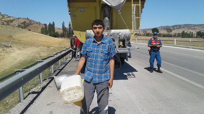 ÇORUMLU GENÇ TIRI YANMAKTAN KURTARDI