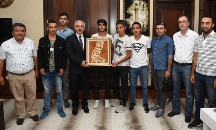 BAŞKAN ZEKİ GÜL’E SÜRPRİZ HEDİYE