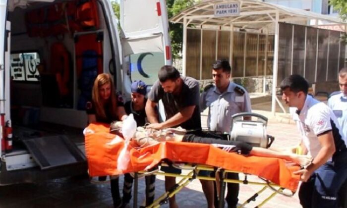TRAKTÖRÜN ÜSTÜNDEN DÜŞEREK AĞIR YARALANDI