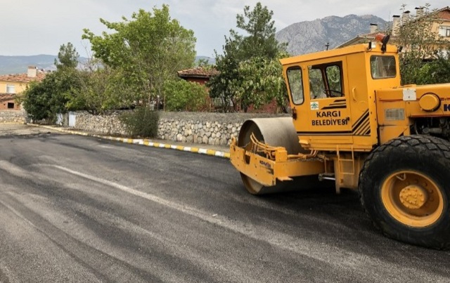 KARGI’DA ASFALTLAMA DEVAM EDİYOR