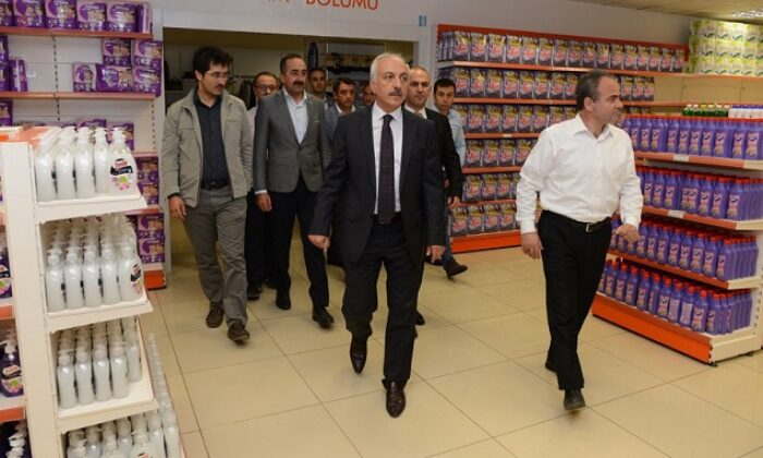 BELEDİYE’DEN 7 BİN 239 AİLEYE GIDA YARDIMI