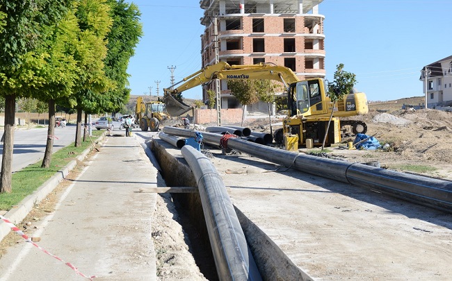 KAZI YAPMADAN İÇME SUYU HATTI DÖŞENDİ