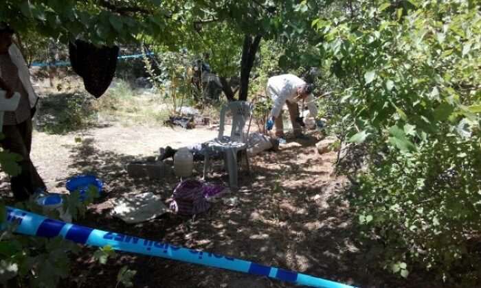 EVİNİN BAHÇESİNDE KENDİSİNİ ASTI