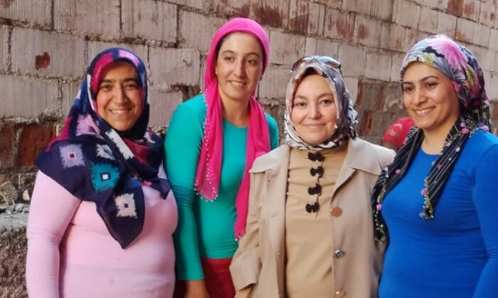 HALİME GÜL’DEN EV KADINLARINA ZİYARET