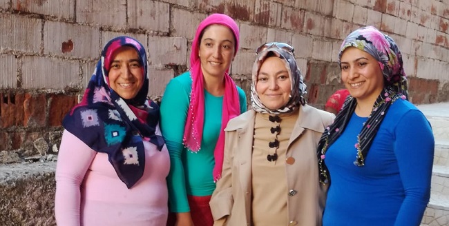 HALİME GÜL’DEN EV KADINLARINA ZİYARET