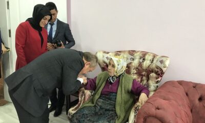 ELLERİNİ ÖPTÜ HAYIR DUALARINI ALDI