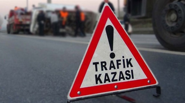 FECİ KAZADA 1 ÇOCUK 2 KİŞİ AĞIR YARALANDI