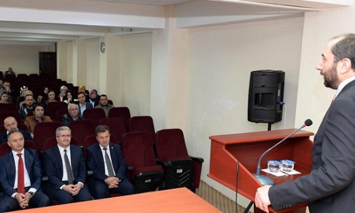 İLAHİYAT FAKÜLTESİNDE DOLULUK YÜZDE YÜZ