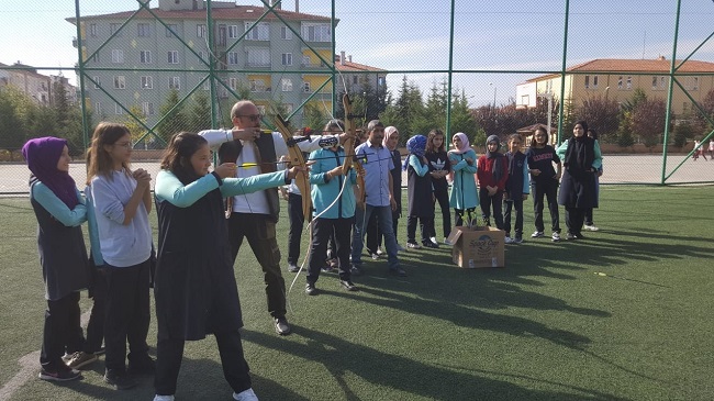 GENÇLER OKÇULUKLA TANIŞIYOR