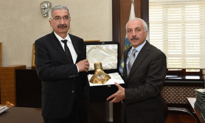 VALİ KILIÇ’TAN BAŞKAN GÜL’E VEDA ZİYARETİ