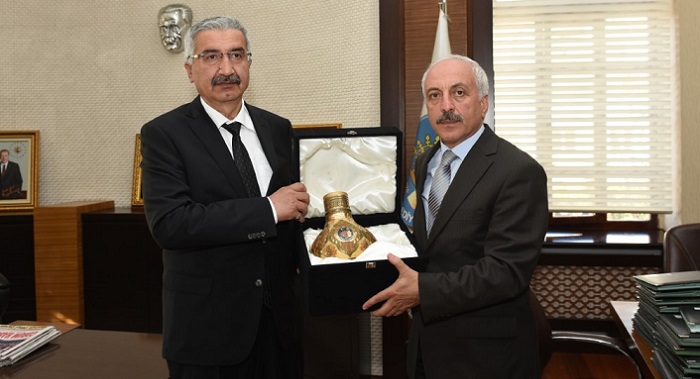 VALİ KILIÇ’TAN BAŞKAN GÜL’E VEDA ZİYARETİ