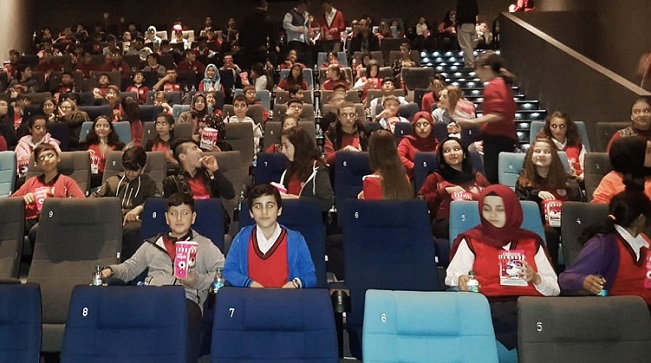 ORTAOKUL ÖĞRENCİLERİ SİNEMA İLE BULUŞUYOR