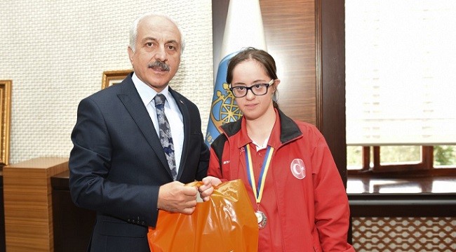 ÇORUMLU MERVE DÜNYA İKİNCİSİ OLDU