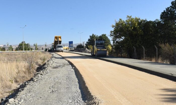 BELEDİYE BETON YOL YAPIMINA BAŞLADI