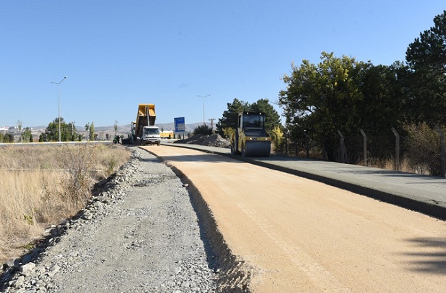 BELEDİYE BETON YOL YAPIMINA BAŞLADI