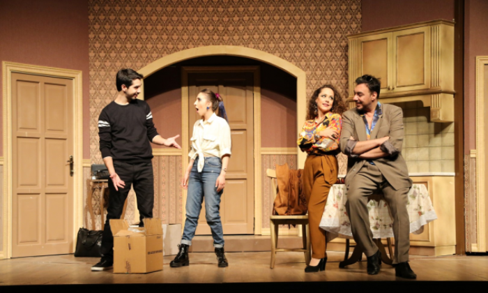 DEVLET TİYATROSU PERDELERİNİ AÇIYOR