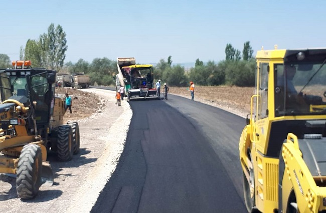 GRUP YOLLARINA SICAK ASFALT DÖKÜLDÜ