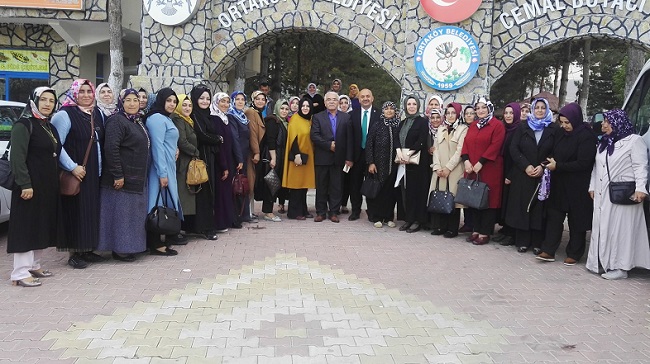 AK KADINLARDAN ORTAKÖY ÇIKARMASI
