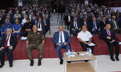 VALİ MUHTARLARIN SORUNLARINI DİNLEDİ