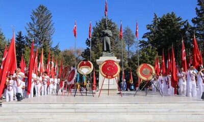 ATATÜRK ANITINA ÇELENK SUNULDU