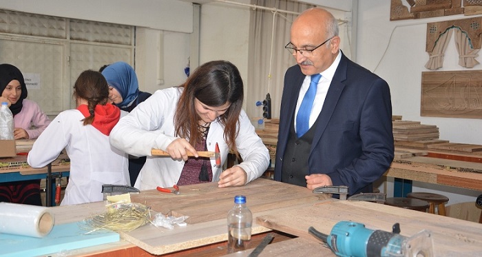 İSKİLİP HALK EĞİTİM MERKEZİNİ İNCELEDİLER