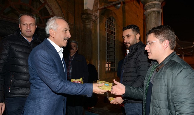 BELEDİYE 44 BİN KANDİL SİMİDİ DAĞITTI