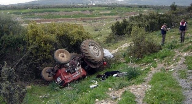 TRAKTÖR SÜRÜCÜSÜ KAZADA CAN VERDİ