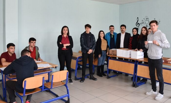 MEHMETÇİK LİSESİNDE SEÇİM HEYACANI