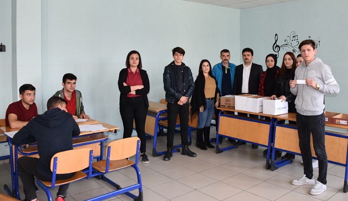 MEHMETÇİK LİSESİNDE SEÇİM HEYACANI