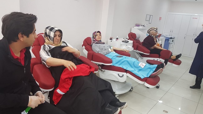 AK PARTİLİ KADINLARDAN KAN BAĞIŞI