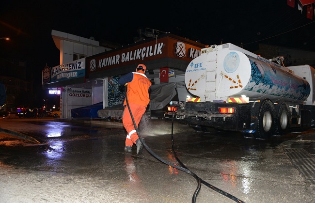 BELEDİYE BALIKÇILARIN ÖNLERİNİ YIKADI