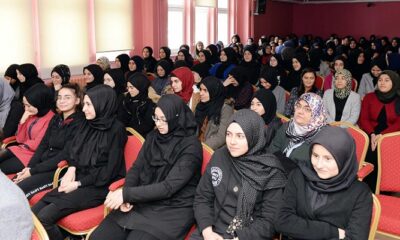 REKTÖR ÖĞRENCİLERLE BİR ARAYA GELDİ