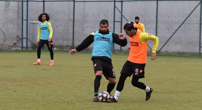 ÇORUM BELEDİYESPOR LİDERE BİLENİYOR