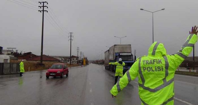 TRAFİKTE KIŞ MEVSİMİ TEDBİRLERİ ALINDI