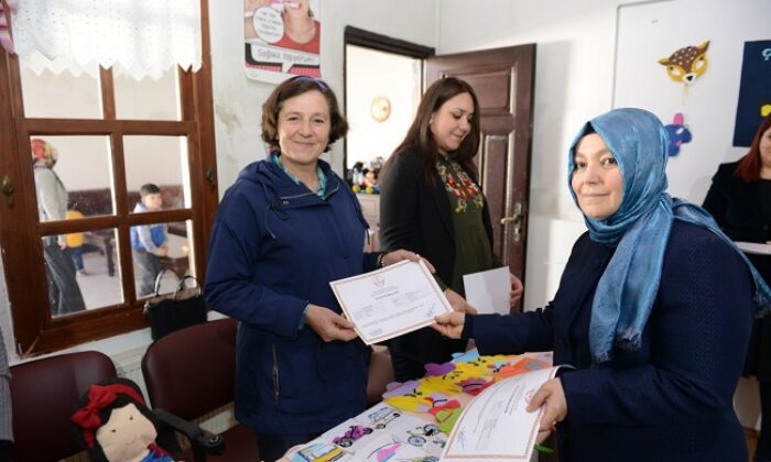 KADIN KURSİYERLER SERTİFİKALARINI ALDI