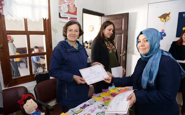 KADIN KURSİYERLER SERTİFİKALARINI ALDI