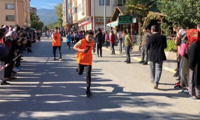 ATLETİZM YARIŞINDA KIYASIYA MÜCADELE