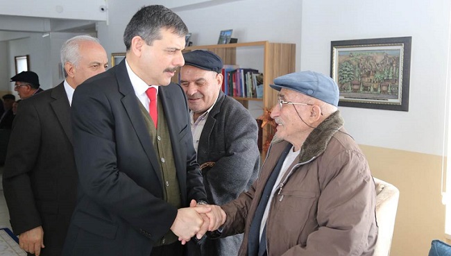 VALİ ÇİFTÇİ YAŞLILARIN GÖNLÜNÜ ALDI