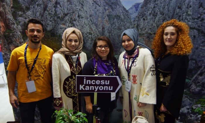 FUARDA KARGI BEZİ ELBİSELERİ TANITILDI