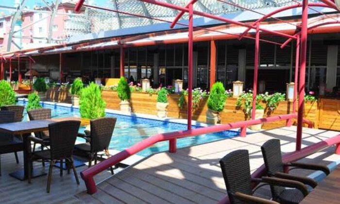 GAZİ CADDESİNDEKİ CAFE BOŞALTILDI