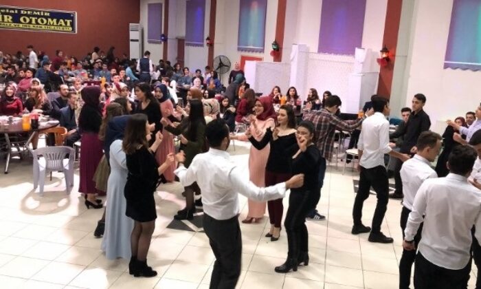 FEN LİSESİ ÖĞRENCİLERİNDEN MORAL GECESİ