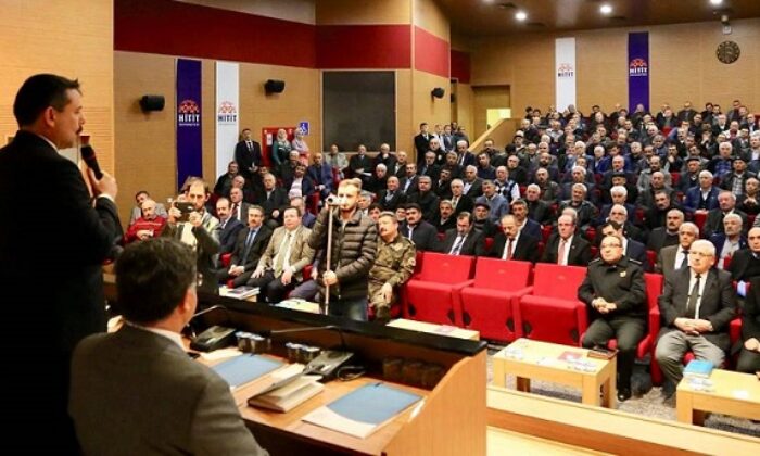 VALİ MUHTARLARIN SORUNLARINI DİNLEDİ