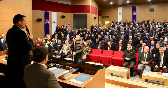 VALİ MUHTARLARIN SORUNLARINI DİNLEDİ