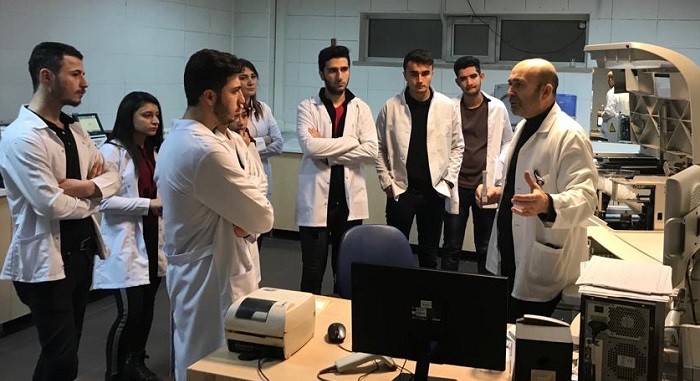 HASTANE LABORATUVARINI İNCELEDİLER