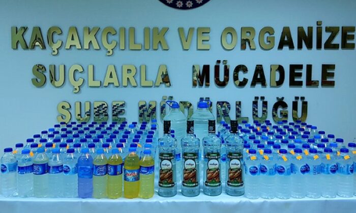 İŞYERİNDE 90 LİTRE KAÇAK İÇKİ YAKALANDI