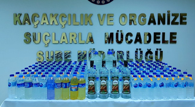 İŞYERİNDE 90 LİTRE KAÇAK İÇKİ YAKALANDI