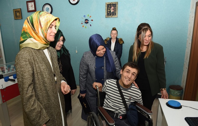 PROTOKOL EŞLERİNDEN SÜRPRİZ ZİYARET